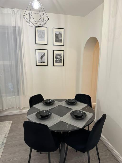 Modern Apartment, 1km From City! * Newcastle upon Tyne