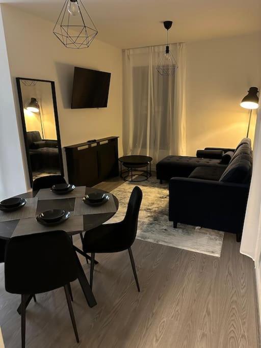 Modern Apartment, 1km From City! *