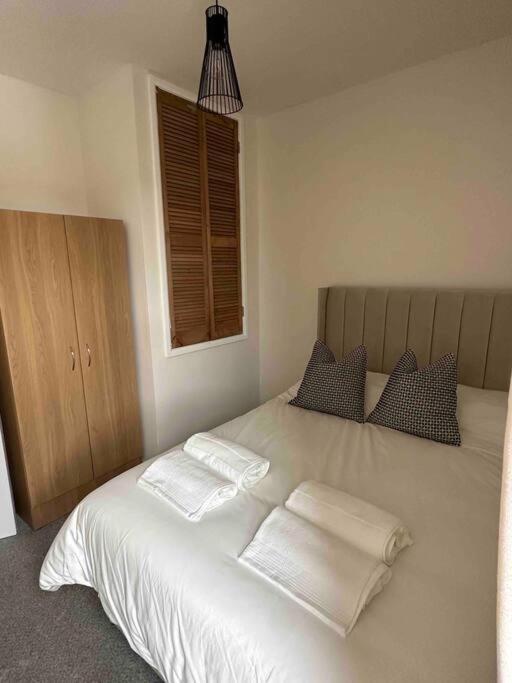 Modern Apartment, 1km From City! Apartment